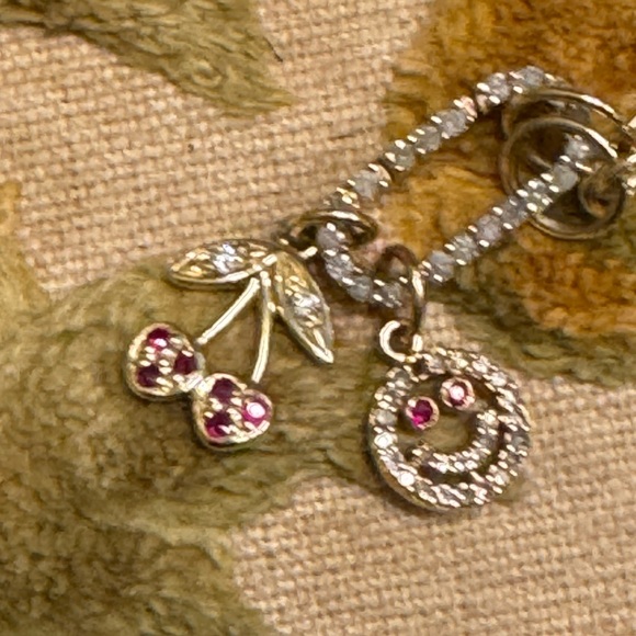 Smiley Face 14k rose gold charm with rubies - Picture 2 of 4